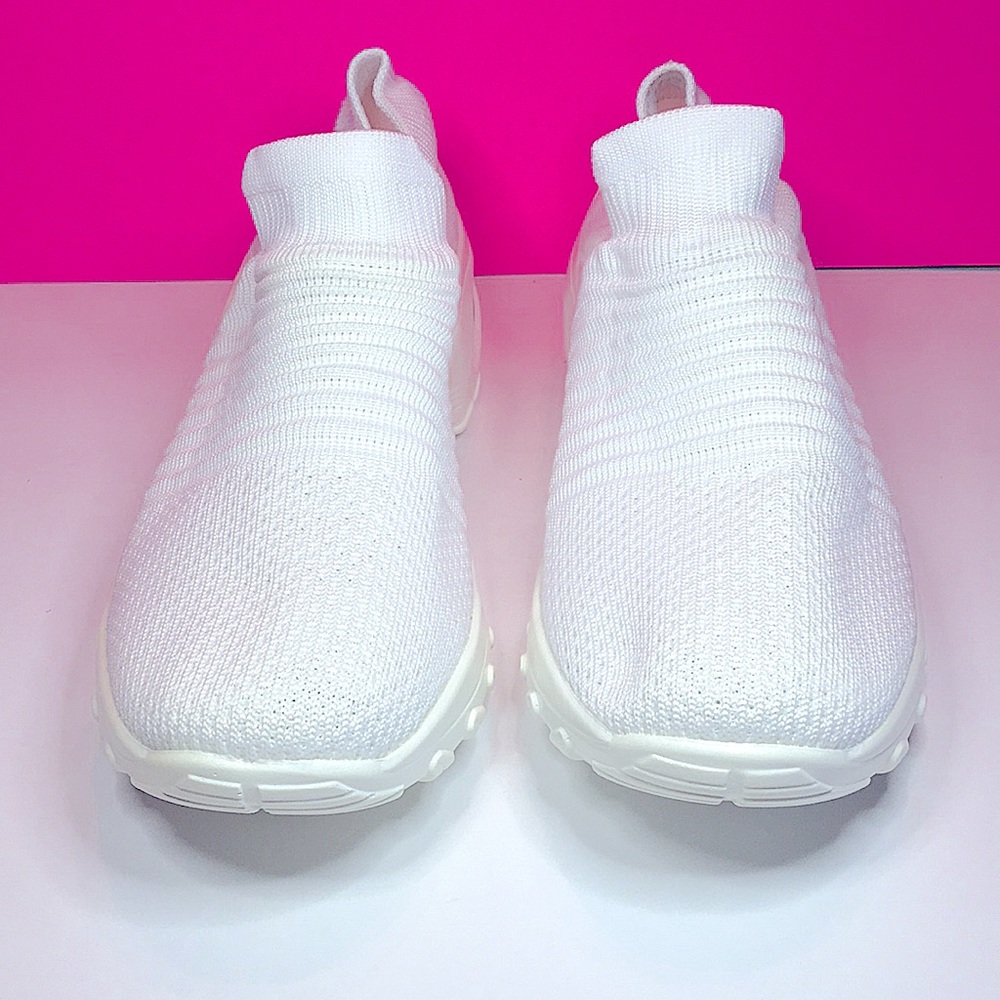 NEW HYPERSOFT WHITE SIZE 11 SNEAKERS